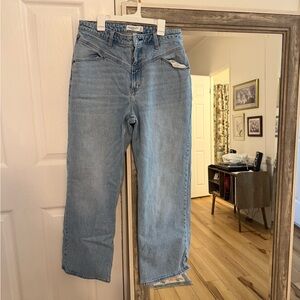 Abercrombie and Fitch 90’s Relaxed Jean High Rise